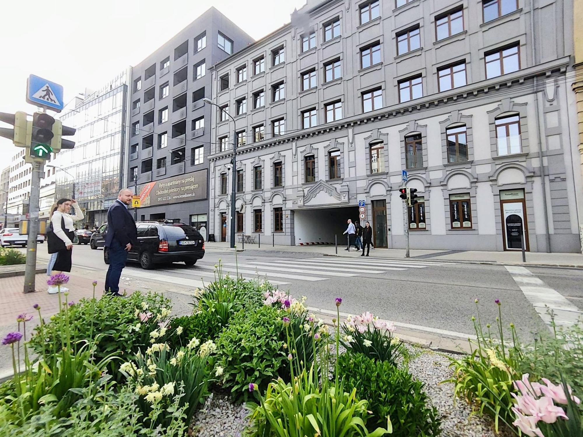 Cinnamon - Brand New - Presidential Garden - Air Conditioning - Free Parking ブラチスラヴァ エクステリア 写真